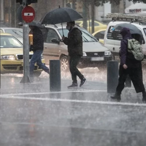 Καιρός: Βροχές και άνοδος της θερμοκρασίας σήμερα - Έρχεται βαρυχειμωνιά και τσουχτερό κρύο