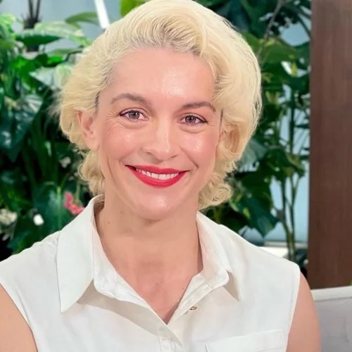 Η μικρή Ολλανδέζα | Η Γιούλικα Σκαφιδά ποζάρει με τις τέλειες πλεξούδες