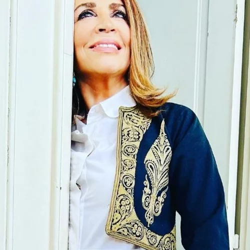 Μιμή Ντενίση | Κομψή στο κέντρο της Θεσσαλονίκης - Οι λεπτομέρειες που κάνουν τη διαφορά