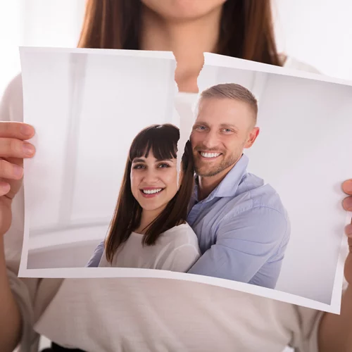 Γνωστός Έλληνας χώρισε και μετακόμισε στην Αυστραλία - Η αποκάλυψη μέσω Facebook