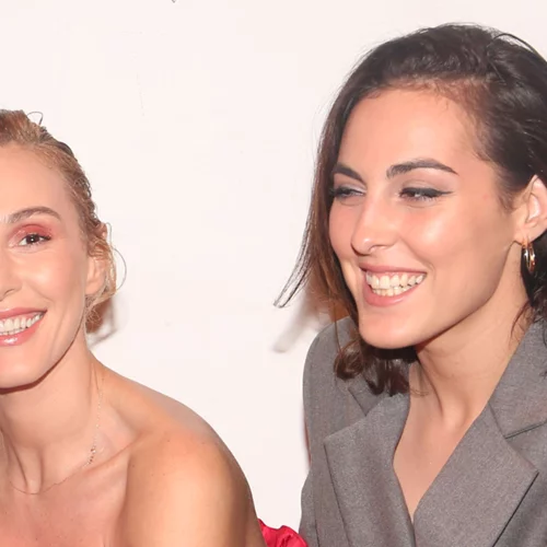 Τάμτα | Με τη μητέρα και την κόρη της στη συγκέντρωση συμπαράστασης για την Ουκρανία (εικόνες)