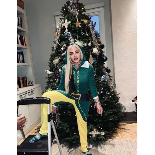 Χριστούγεννα 2021 | Πώς στόλισαν φέτος οι διάσημοι