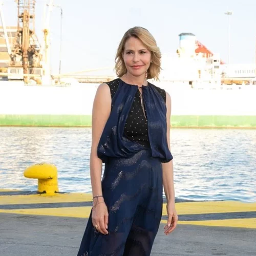 Η Τζένη Μπαλατσινού στον κήπο του σπιτιού της στην Πάτμο | Τα λαχανικά που μάζεψε