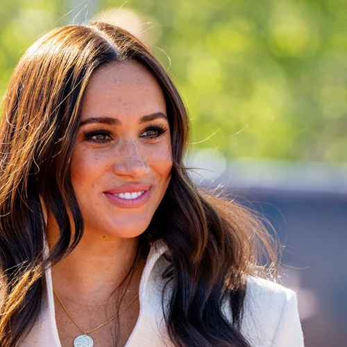 Η go-to αντιγηραντική μάσκα προσώπου της Meghan Markle είναι πράγματι θαυματουργή