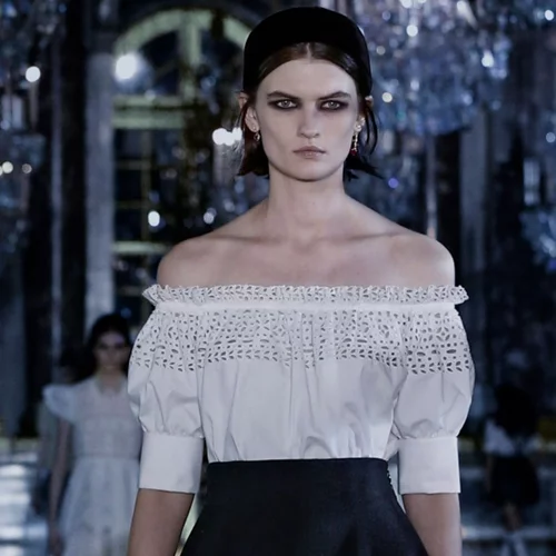 Ανακαλύψαμε το κομμάτι που θα ανανεώσει τα office looks σου στη νέα συλλογή του οίκου Dior