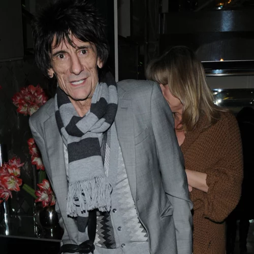 Βγήκε νικητής δύο φορές από τη μάχη με τον καρκίνο ο θρύλος των Rolling Stones, Ronnie Wood