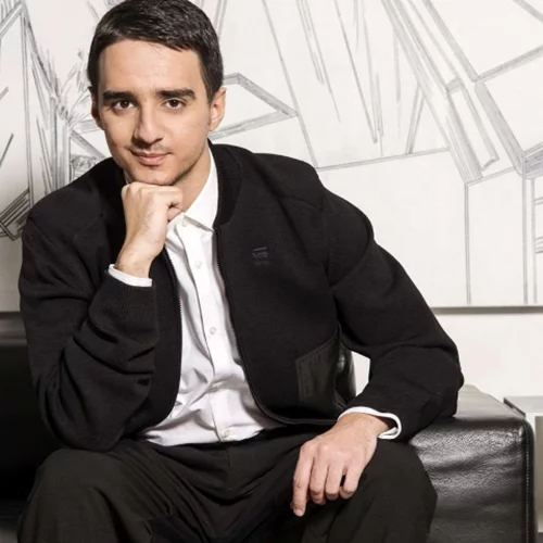 Το Lacoste Original είναι το άρωμα που εκφράζει την προσωπικότητά σου, σύμφωνα με τον Στρατή Χατζησταματίου