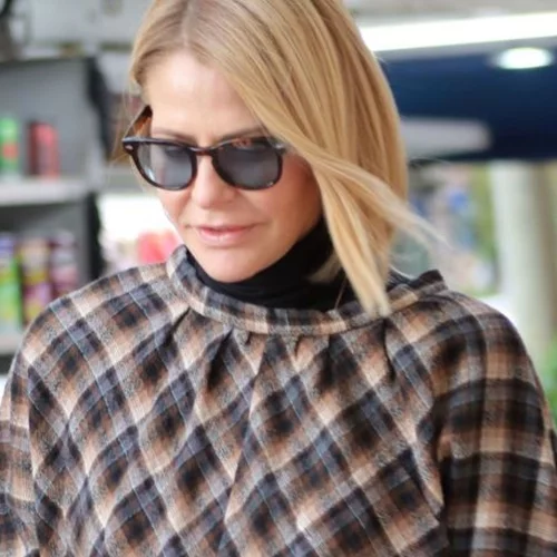 Η Τζένη Μπαλατσινού σε εργαστήρι ζωγραφικής στην Πάτμο - Κάνει μαθήματα