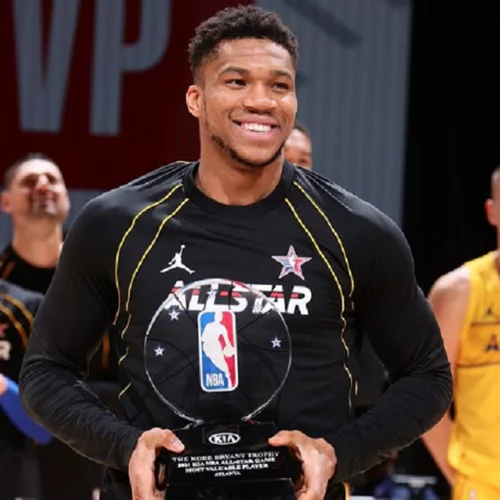 Πάγωσε το γήπεδο από τον τραυματισμό του Γιάννη Αντετοκούνμπο | Η πρώτη εκτίμηση