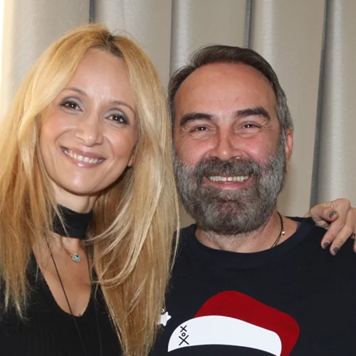 Ο Γρηγόρης Γκουντάρας στο πατρικό του σπίτι | "Τα παιδιά μου με ρώτησαν πώς χωρούσαμε"