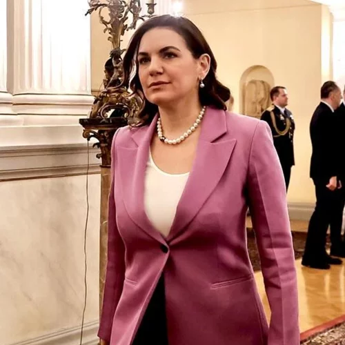 Πώς θα φορέσεις μία φούστα με παγιέτες φέτος την άνοιξη σύμφωνα με την Όλγα Κεφαλογιάννη