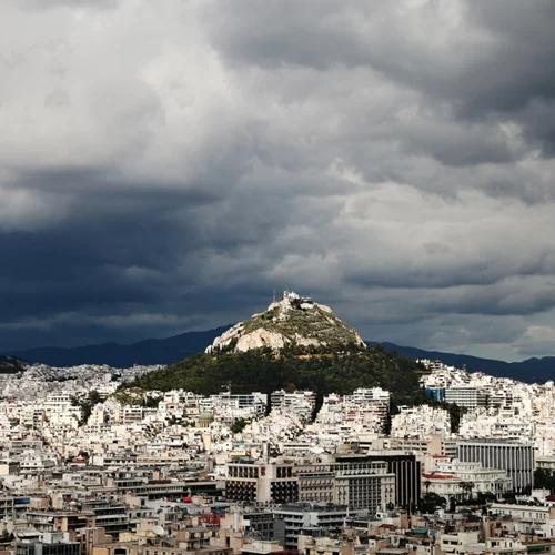 Ζημιές από την κακοκαιρία Elias | Ποτάμια οι δρόμοι στα Τρίκαλα, χαλάζι στην Αχαΐα, εκκενώσεις στον Παλαμά Καρδίτσας