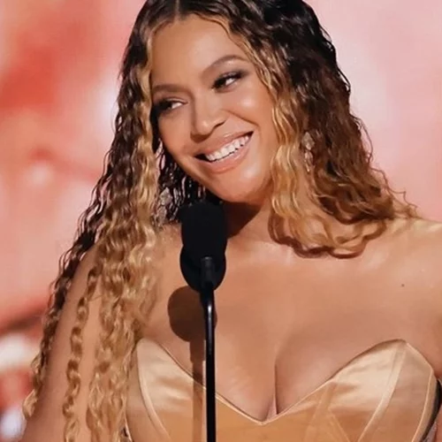 Grammys 2023 | Η Beyoncé έγραψε ιστορία κατακτώντας το 32ο μουσικό βραβείο στην καριέρα της