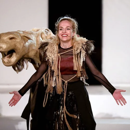 Έλενα Μαυρίδου | Μαυρισμένη σε σπάνια εμφάνιση μετά τον χωρισμό από τον Δημήτρη Λάλο