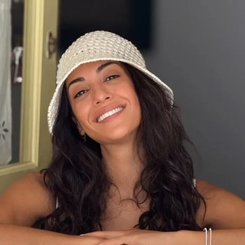 Τα πιο κομψά χτενίσματα για τον καύσωνα, σύμφωνα με 10 Ελληνίδες celebrities