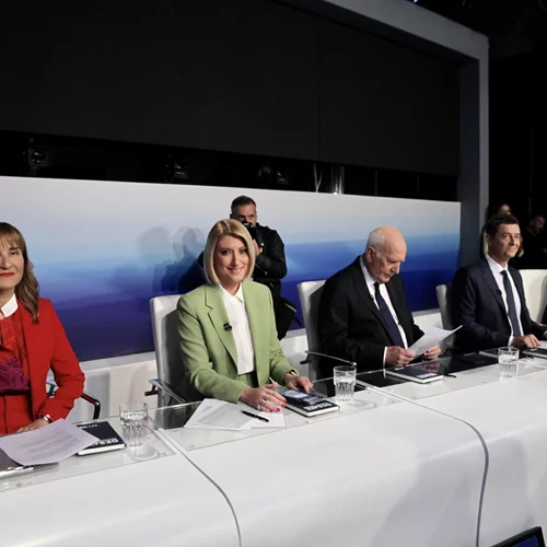 Μάρα Ζαχαρέα, Ράνια Τζίμα, Σία Κοσιώνη, Πόπη Τσαπανίδου | Τα looks των δημοσιογράφων στο debate των πολιτικών αρχηγών