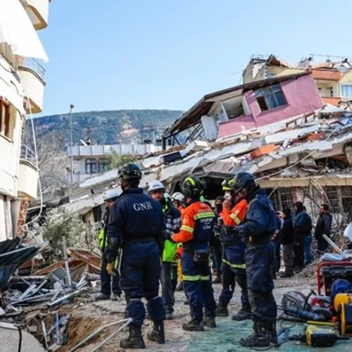 Το "πλοίο της αγάπης" φεύγει για την Τουρκία | Πέντε νταλίκες με ανθρωπιστική βοήθεια για τους σεισμόπληκτους