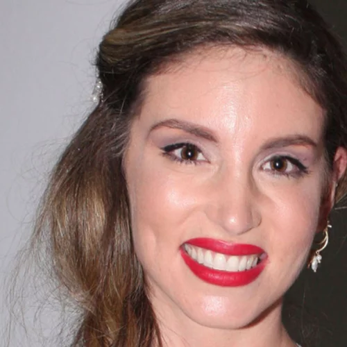 Αθηνά Οικονομάκου | "Ντρέπομαι, ελπίζω να αισθάνονται έστω και στο ελάχιστο αυτό που ένιωσα εγώ"