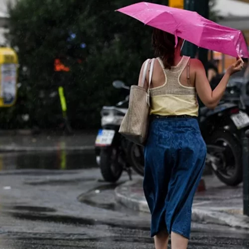 Ψυχρό μέτωπο φέρνει σημαντική μεταβολή του καιρού σήμερα και αύριο - Ποιες περιοχές θα επηρεαστούν [χάρτης]