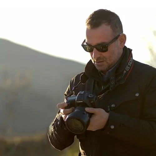 LG OLED Gallery TV | Η Τέχνη συναντά την τεχνολογία στην έκθεση "Non-Returns" του Σωτήρη Δανέζη