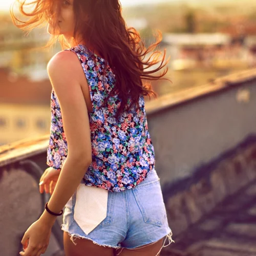 Τα καλοκαιρινά παπούτσια που ταιριάζουν τέλεια με σορτς