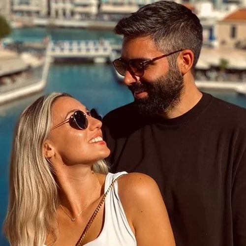 Η Άννα Κορακάκη full in love! Η νέα φωτογραφία με τον σύντροφό της