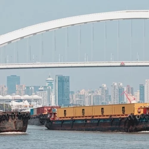 Σε ισχύ οι επιπρόσθετοι τελωνειακοί δασμοί των ΗΠΑ - Στο 104% για την Κίνα