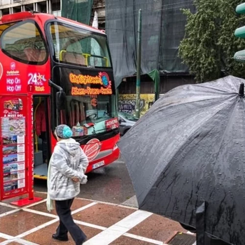 Καιρός | Από άνοιξη... φθινόπωρο - Βροχές και καταιγίδες όλη την εβδομάδα, πότε πέφτει η θερμοκρασία