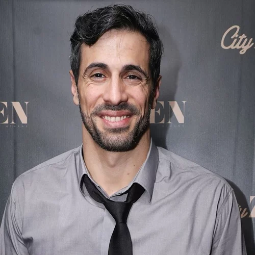 Γιώργος Παράσχος |"Φοβάμαι ότι δεν θα είμαι παρών να μεγαλώνω το παιδί μου"