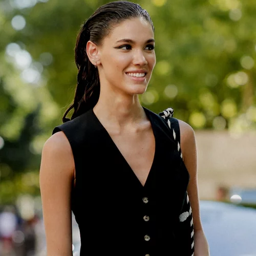 Τα tops που μπορείς να συνδυάσεις με τα περισσότερα κομμάτια της γκαρνταρόμπας σου