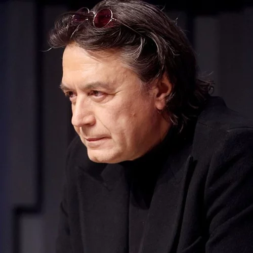 "Παράθυρο στο Άπειρο" | Ο Γιάννης Κότσιρας τραγουδά ανέκδοτη ποίηση του Άλκη Αλκαίου - "Αυτή η δουλειά είναι καρμική"