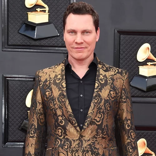 Ο Tiësto ακύρωσε την εμφάνισή του στο Super Bowl, λόγω "έκτακτης οικογενειακής ανάγκης"