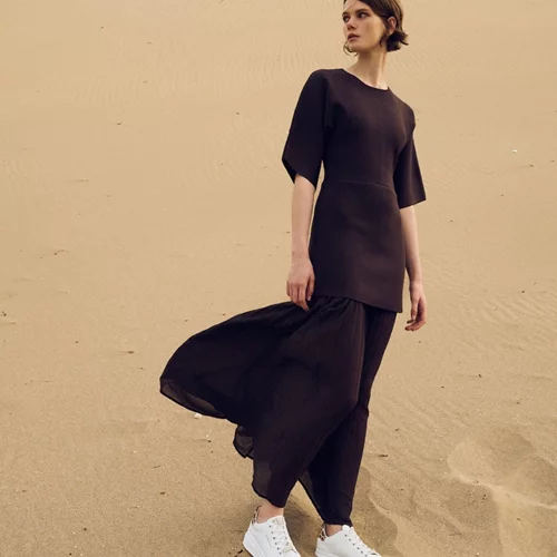 Sands of Elegance | Η Renato Garini παρουσιάζει τη νέα τηλεοπτική της καμπάνια για την Άνοιξη/Καλοκαίρι 2025