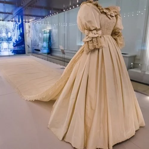 Το νυφικό της πριγκίπισσας Diana σε νέα έκθεση