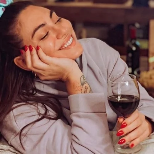 Ευρυδίκη Βαλαβάνη | Ανοίγει το ζεστό διαμέρισμά της - Η γωνιά με το τζάκι του σπιτιού