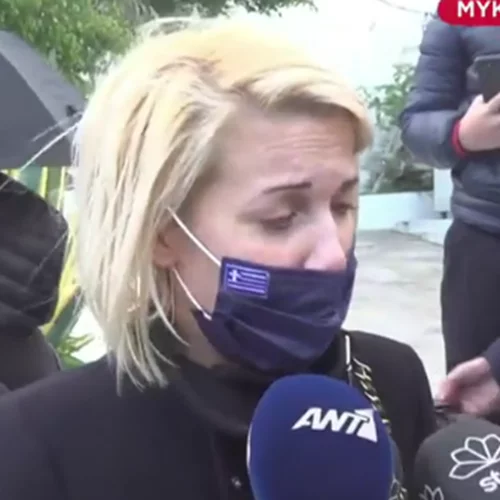 Κατερίνα Μονογυιού | Καταρρακωμένη στην κηδεία του αδερφού της