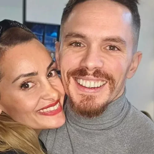 Στο πανέμορφα στολισμένο σπίτι της Βασιλικής Μιλλούση και του Λευτέρη Πετρούνια | Η εντυπωσιακή διακόσμηση για τις γιορτές