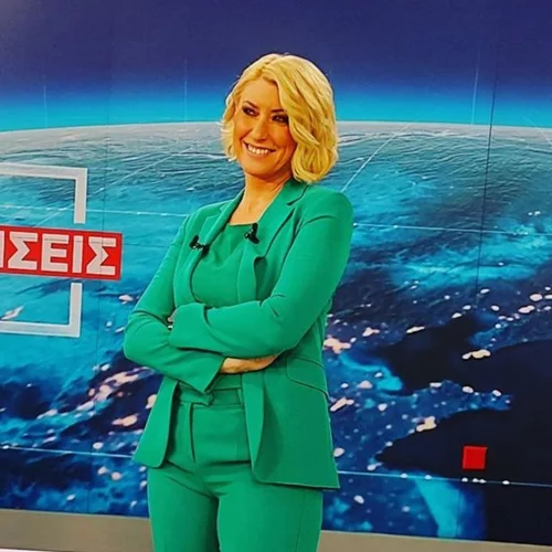 Η Σία Κοσιώνη επέστρεψε στο τηλεοπτικό πλατό αγκαλιά με τον γιο της "Το γνωστό ζούληγμα της Ελληνίδας μάνα"