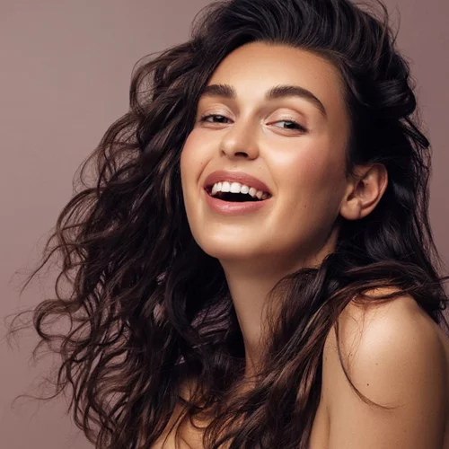 10 looks με ανταύγειες σε μαύρα μαλλιά που θα σε πείσουν να κλείσεις ραντεβού στο κομμωτήριο σήμερα κιόλας