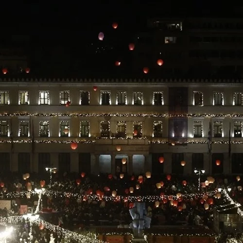 Στον ουρανό της Αθήνας 3.000 φαναράκια για τη "Νύχτα των Ευχών"