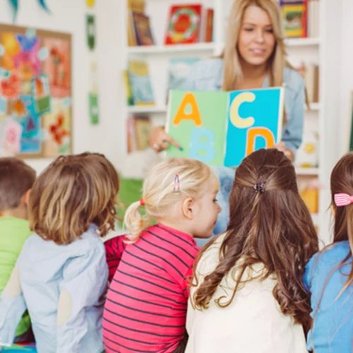 Η σημασία του νηπιαγωγείου για τα παιδιά και πότε είναι καλό να ξεκινήσουν αγγλικά