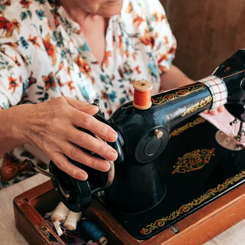 Πέθανε 112 ετών η θρυλική "δασκάλα του αργαλειού" στην Ικαρία