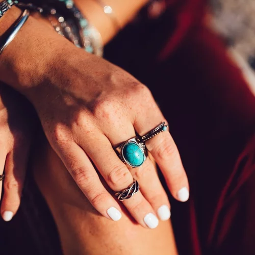 Μάθε ποια κοσμήματα σου ταιριάζουν ανάλογα με τον τόνο της επιδερμίδας σου