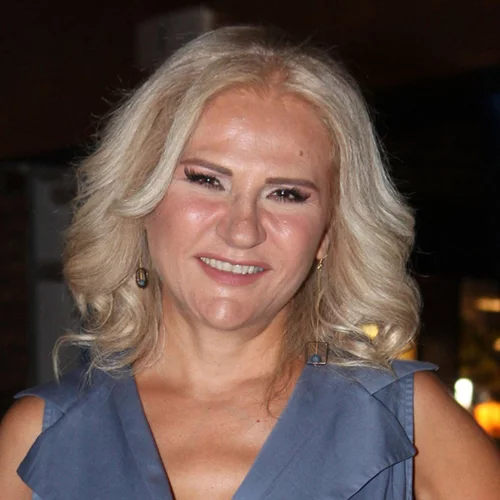 Μπέσυ Μάλφα | "Λύγισε" μιλώντας για όσα συμβαίνουν στον χώρο του θεάτρου