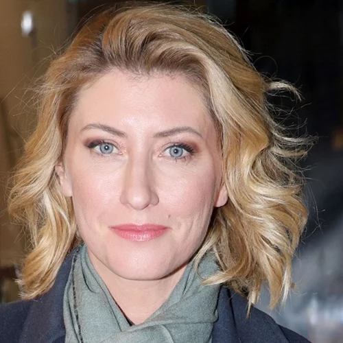 Η Σία Κοσιώνη σε ρόλο ψήστη | Η φωτογραφία με το τεράστιο κοκορέτσι