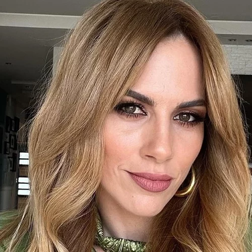 Η Ντορέττα Παπαδημητρίου άναψε το τζάκι της | Έχει το τέλειο αρωματικό χώρου από τη Zara Home