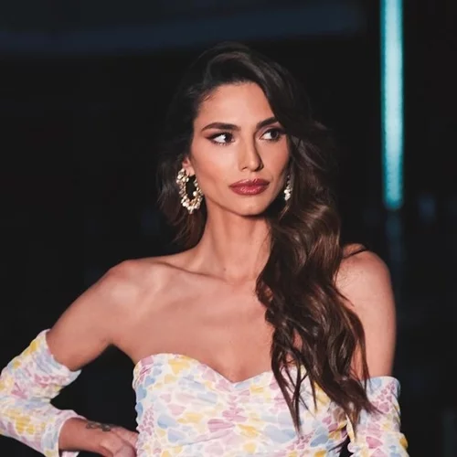 Pearly Whites | Τα "μαργαριταρένια" νύχια της Ηλιάνας Παπαγεωργίου είναι η τέλεια πρόταση για νυφικό μανικιούρ σε κοντά νύχια