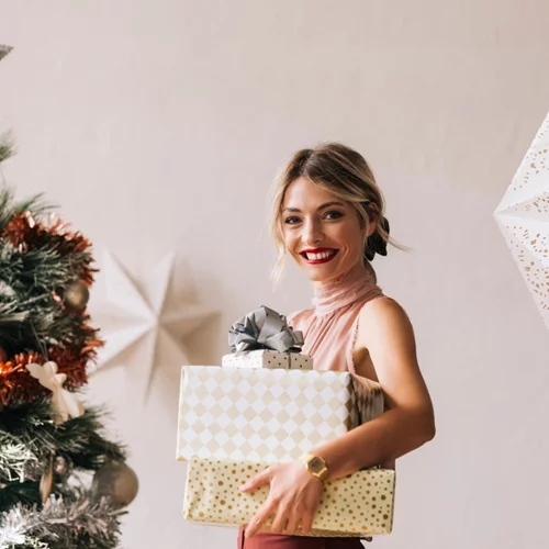 20 χριστουγεννιάτικα δώρα μόδας που κοστίζουν έως 20 ευρώ