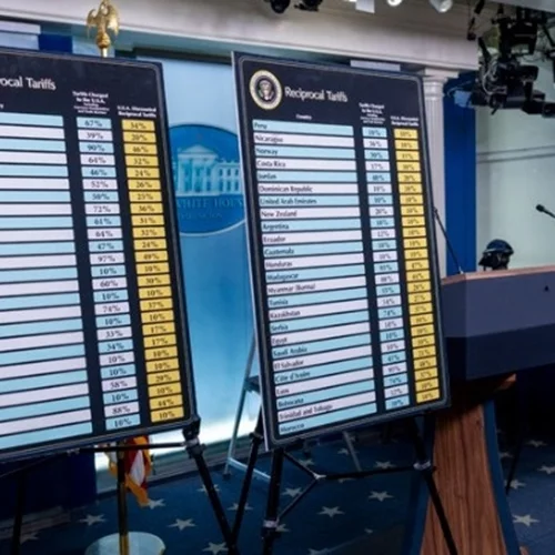 Σε ισχύ οι επιπλέον δασμοί 10% για μεγάλο μέρος των προϊόντων που εισάγονται στις ΗΠΑ