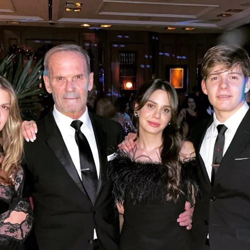 Πέτρος Κωστόπουλος | Στολίζει το δέντρο με τον Μάξιμο στο σπίτι του